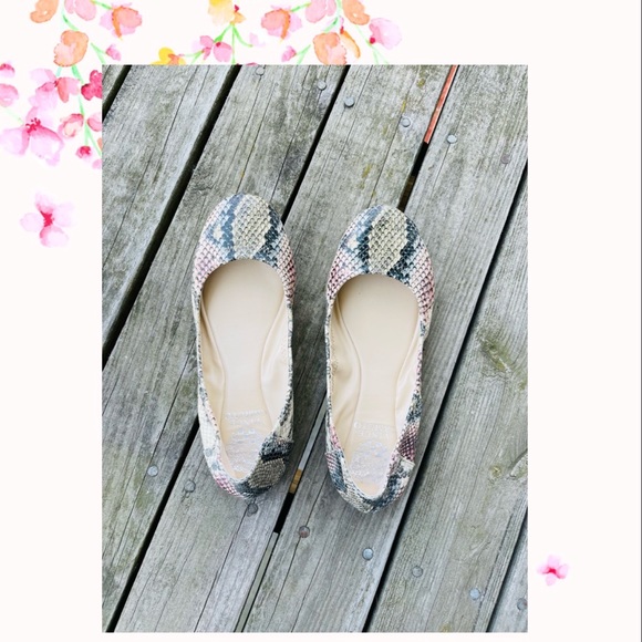 Vince Camuto flats - Picture 1 of 2